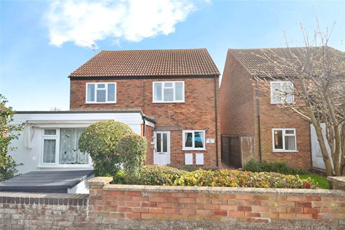 2 Bedroom Apartment For Sale In Western Avenue, Felixstowe, IP11