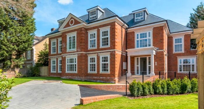 3 Bedroom Flat To Rent In Cavendish Road, St. Georges Hill, Weybridge, KT13