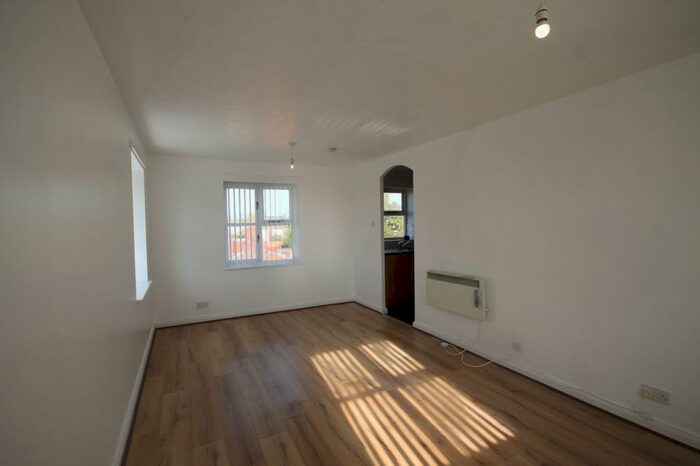 2 Bedroom Apartment To Rent In Burroughs Gardens, Kingsway Court, L3