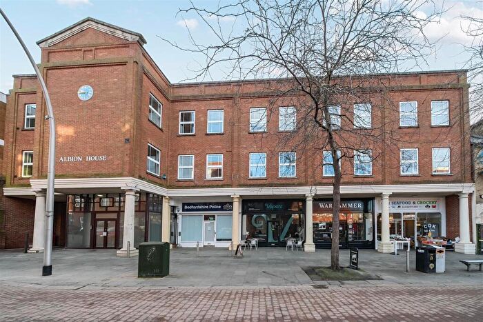 2 Bedroom Flat For Sale In Lime Street, Bedford, MK40