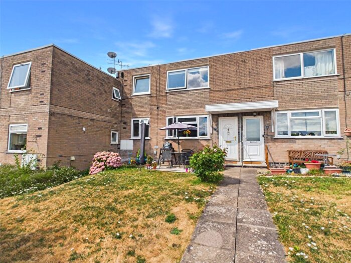 2 Bedroom Flat For Sale In Elmfield Gardens, Worcester, Worcestershire, WR5