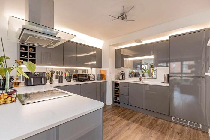 1 Bedroom Flat For Sale In Lower Gilmore Bank, Fountainbridge, Edinburgh, EH3