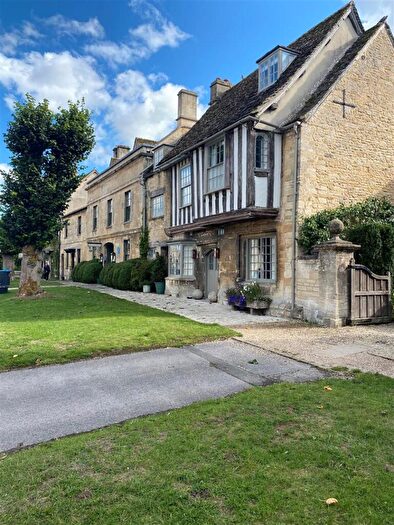 2 Bedroom Flat To Rent In Flat, A Sheep Street, Burford, OX18