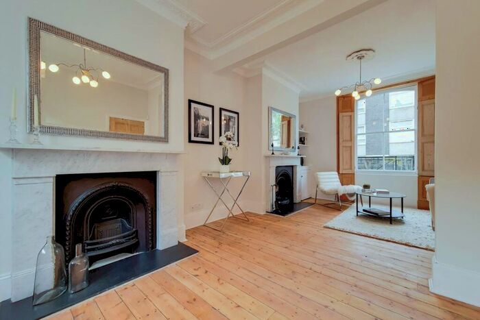 3 Bedroom House To Rent In Queens Head Street, Angel, London, N1