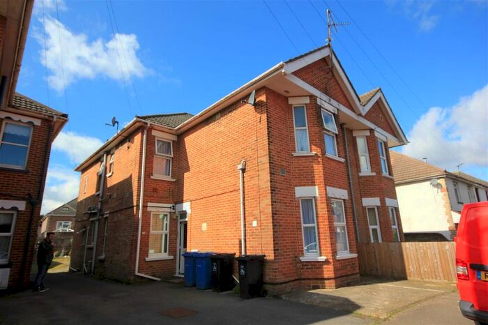 Studio To Rent In Hermitage Road, Parkstone, Poole, BH14