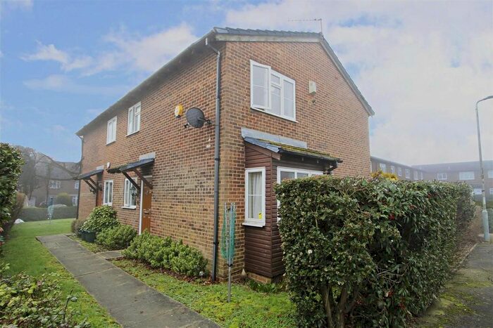 1 Bedroom End Of Terrace House To Rent In Hathaway Close, Ruislip, HA4