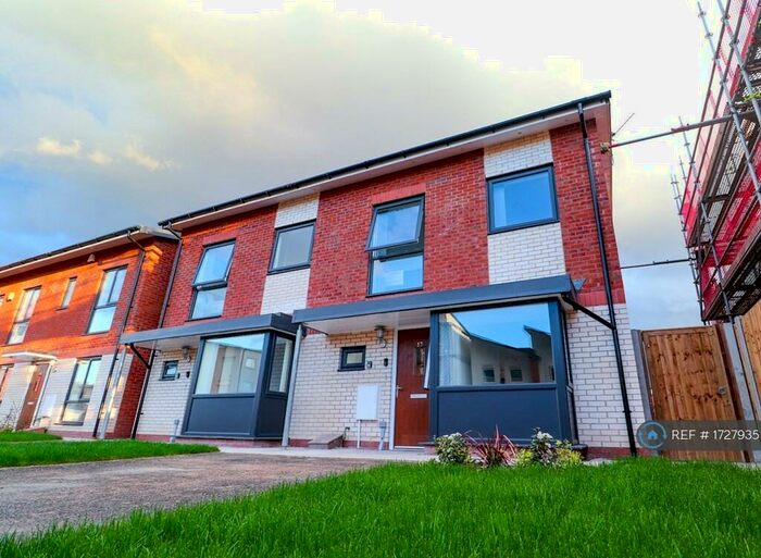 2 Bedroom Semi-Detached House To Rent In Commonwealth Avenue, Manchester, M11