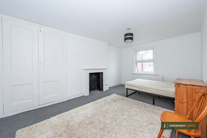 3 Bedroom Flat For Sale In Uxbridge Road, Shepherds Bush, London, W12