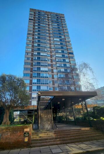 2 Bedroom Flat To Rent In Quadrangle Tower, Cambridge Square, London, Greater London, W2