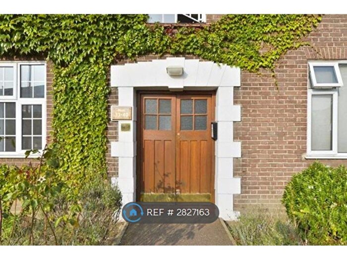 2 Bedroom Flat To Rent In Norbiton Hall, Kingston Upon Thames, KT2