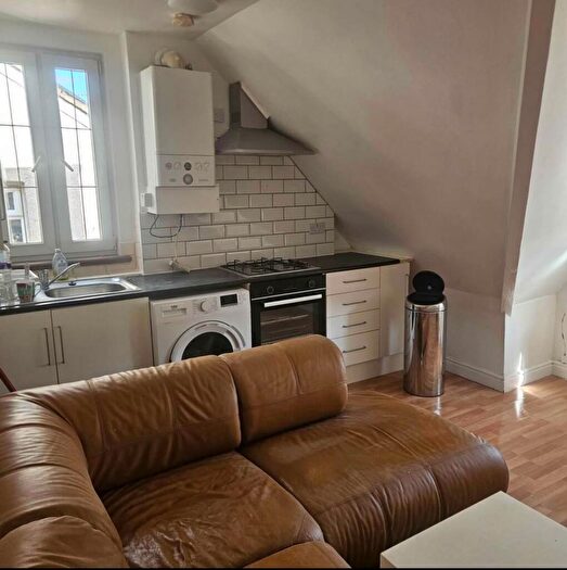 2 Bedroom Flat To Rent In Temple Road, Croydon, CR0