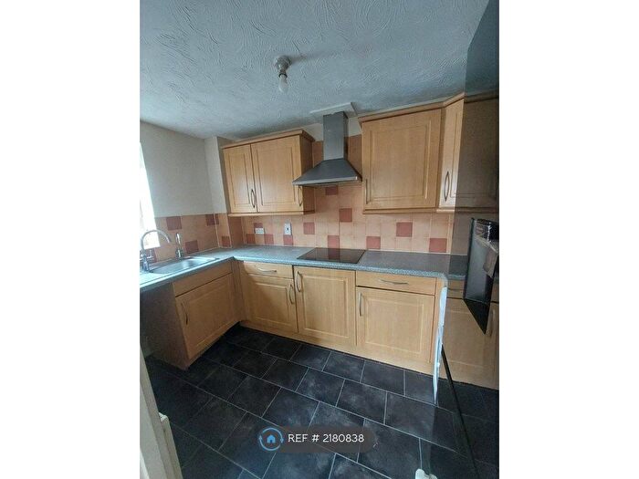 2 Bedroom Flat To Rent In Hurworth Avenue, Slough, SL3