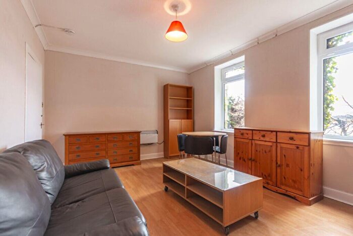 2 Bedroom Flat To Rent In L West Pilton Avenue, Edinburgh, EH4