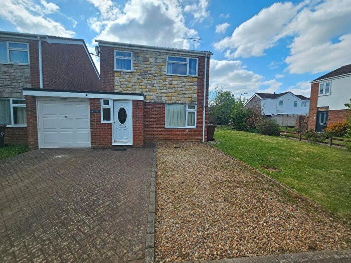 3 Bedroom Link Detached House To Rent In Chatsworth Drive, Banbury, OX16