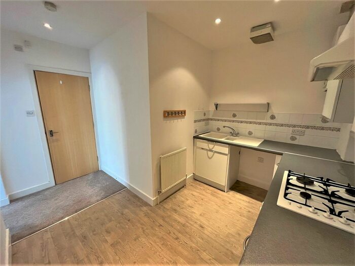 2 Bedroom Flat To Rent In The Mariners, Valetta Way, Rochester, Kent, ME1