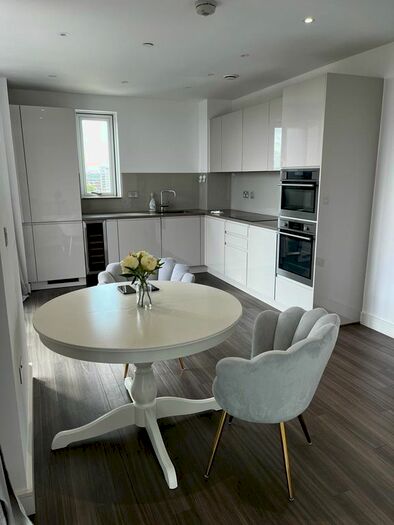 2 Bedroom Flat To Rent In Pinto Tower, Hebden Place, SW8