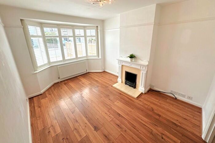 4 Bedroom Terraced House To Rent In Walton On Thames, Surrey, KT12