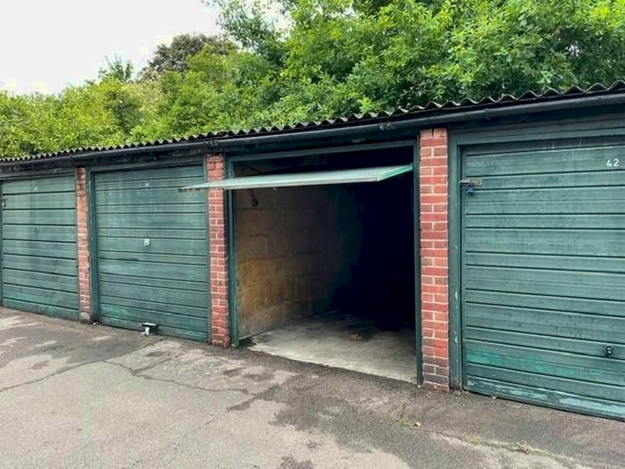 Studio To Rent In Woodford Road, South Woodford, London, E18