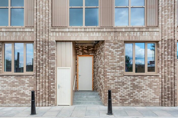 4 Bedroom Flat To Rent In White Post Lane, London, E9