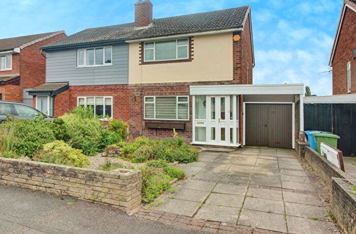 3 Bedroom Semi-Detached House For Sale In Manor Avenue, Walsall, WS6