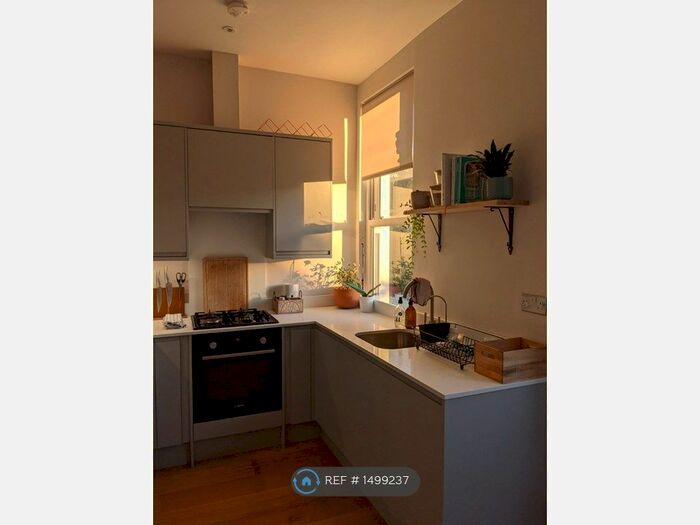 2 Bedroom Flat To Rent In York Grove, London, SE15