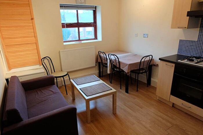 3 Bedroom Flat To Rent In Flat, Kelso Heights, LS3