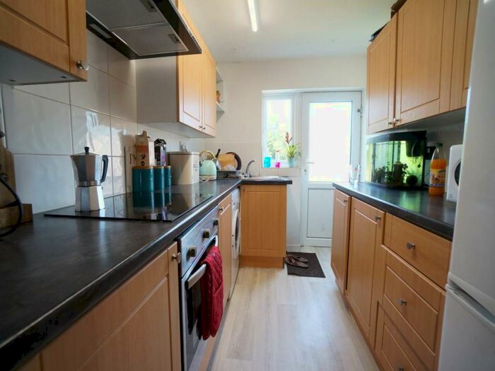 4 Bedroom House To Rent In Lon-y-Glyder, Bangor, Gwynedd, LL57