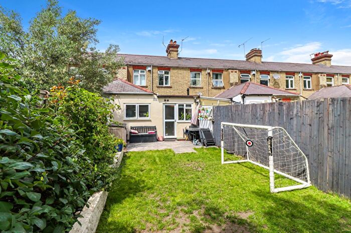 3 Bedroom Terraced House For Sale In Tanners Hill, Abbots Langley, WD5
