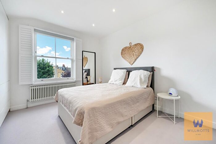 2 Bedroom Apartment For Sale In Rocks Lane, Barnes, London, SW13