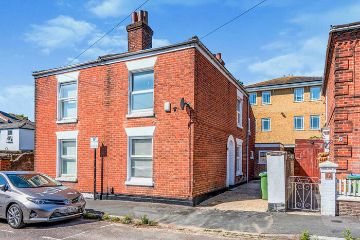 3 Bedroom Semi-Detached House To Rent In Methuen Street, Southampton, Hampshire, SO14