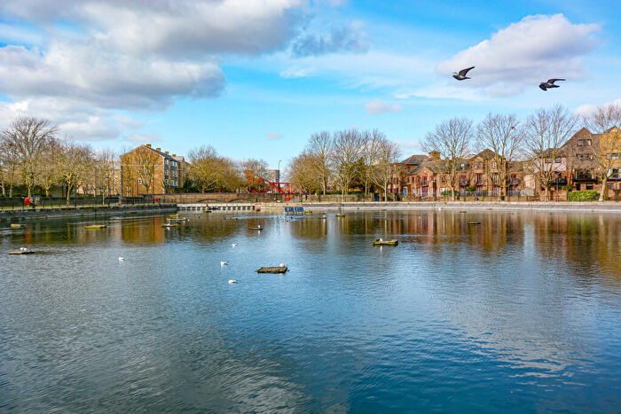 2 Bedroom Apartment For Sale In Eleanor Close, London, SE16