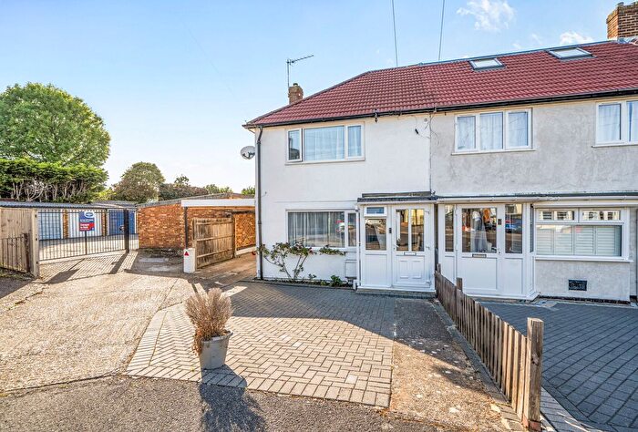 2 Bedroom End Of Terrace House For Sale In Huntingdon Gardens, Worcester Park, KT4