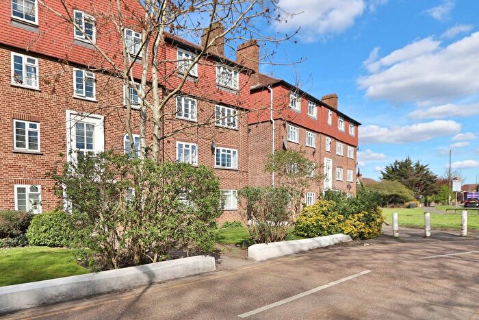 2 Bedroom Flat To Rent In Bushey Court, Bushey Road, SW20