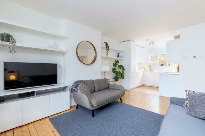 3 Bedroom Flat To Rent In Tyndale Mansions, Upper Street, Angel, London, N1