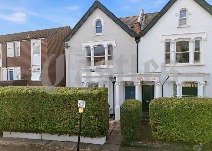 3 Bedroom Flat For Sale In Langham Road, London, N15