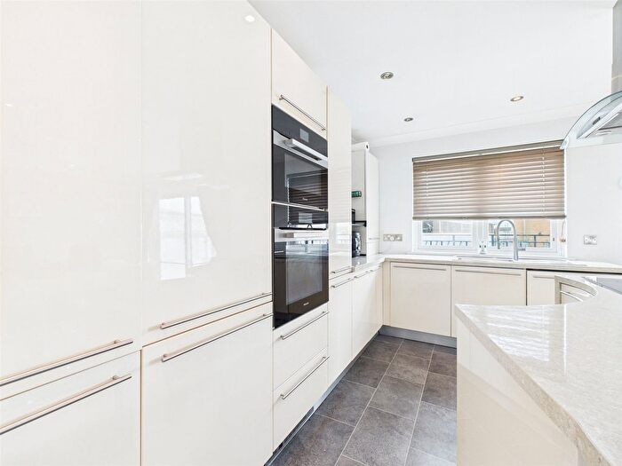 3 Bedroom Flat To Rent In Neptune Court, The Strand, Brighton Marina, East Sussex, BN2