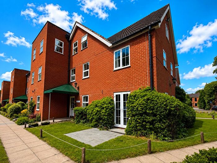 1 Bedroom Flat For Sale In Chapel Road, Hothfield, TN25