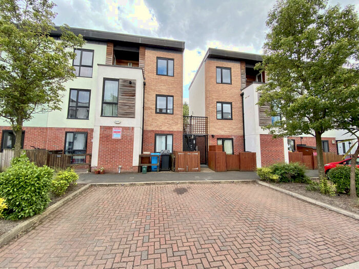 3 Bedroom Flat To Rent In Greenwood Terrace Salford, M5