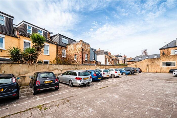 1 Bedroom Apartment For Sale In Mount Pleasant Crescent, Crouch Hill, N4