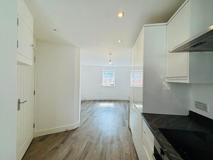 2 Bedroom Flat To Rent In Upper Green Street, High Wycombe, HP11