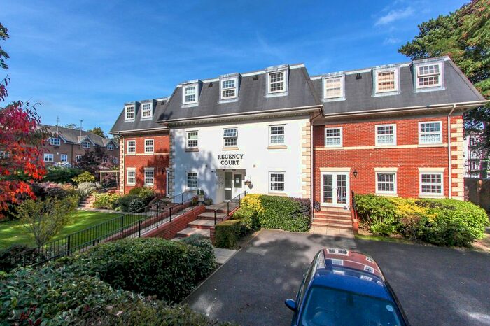 2 Bedroom Flat To Rent In Regency Court, - Langley Road, Watford, Hertfordshire, WD17
