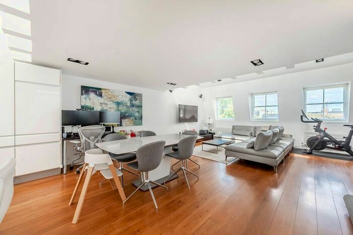 3 Bedroom Flat To Rent In Cornwall Gardens, South Kensington, London, SW7