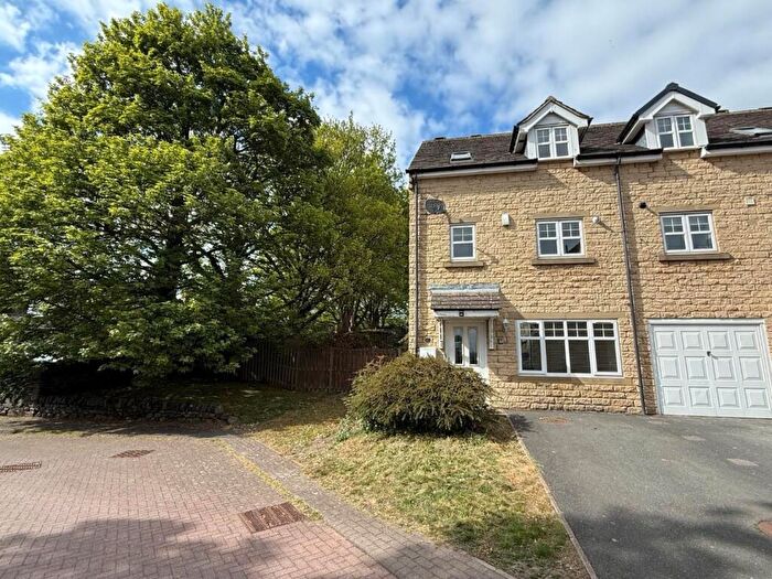 3 Bedroom Town House For Sale In Whitestone Drive, East Morton, BD20