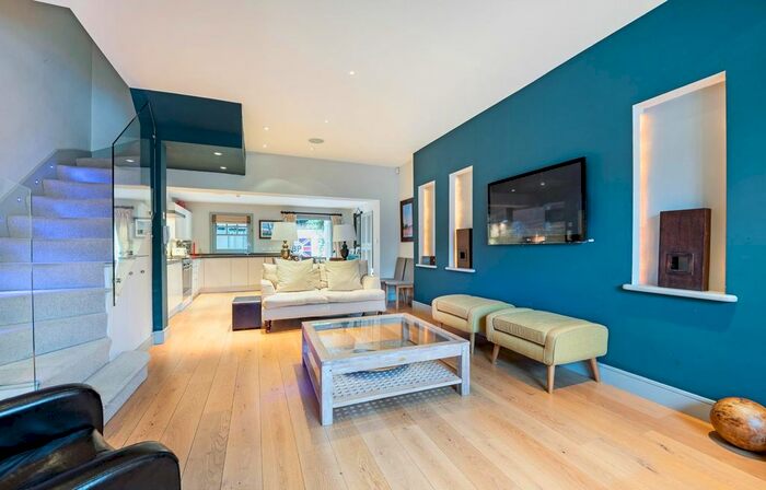 4 Bedroom Property To Rent In Robertson Street, London, SW8