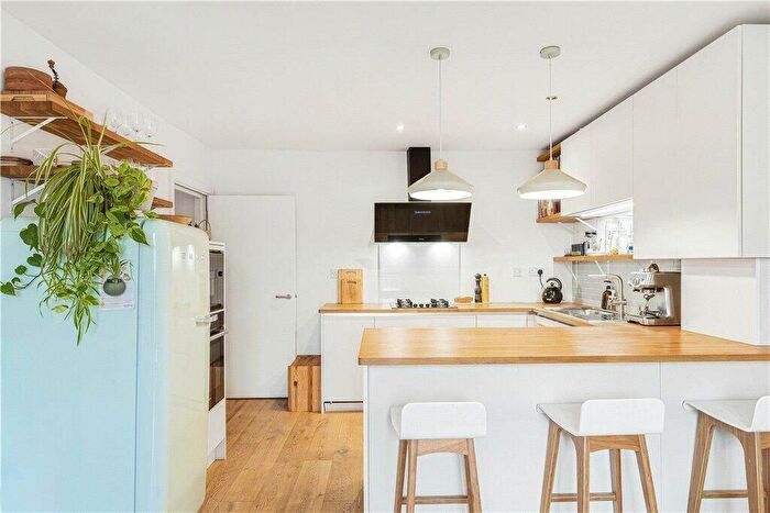 3 Bedroom Apartment To Rent In Quarry Hill, Leeds, LS2