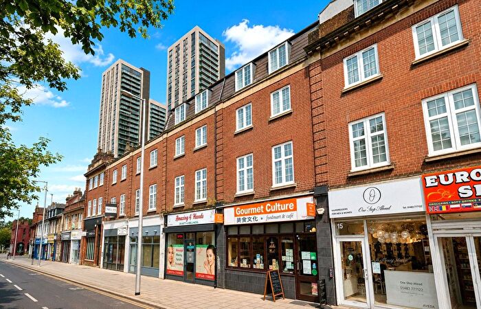 2 Bedroom Flat To Rent In Chapel Street, Woking, Surrey, GU21
