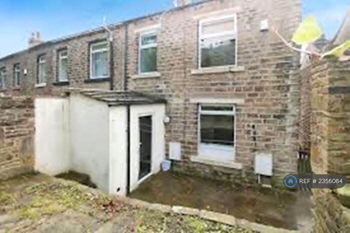3 Bedroom Terraced House To Rent In Lowergate, Huddersfield, HD3