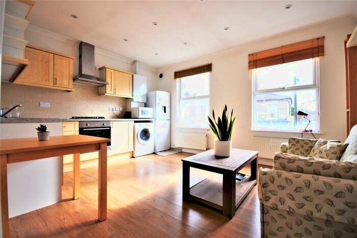 2 Bedroom Flat To Rent In Brayards Road, Peckham, SE15