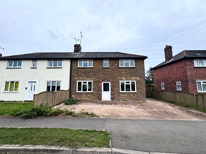 3 Bedroom Semi-detached House To Rent In Hunter Avenue, Willesborough, TN24