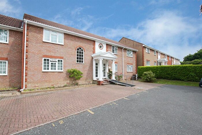 2 Bedroom Flat To Rent In Pound Hill, Crawley, West Sussex., RH10